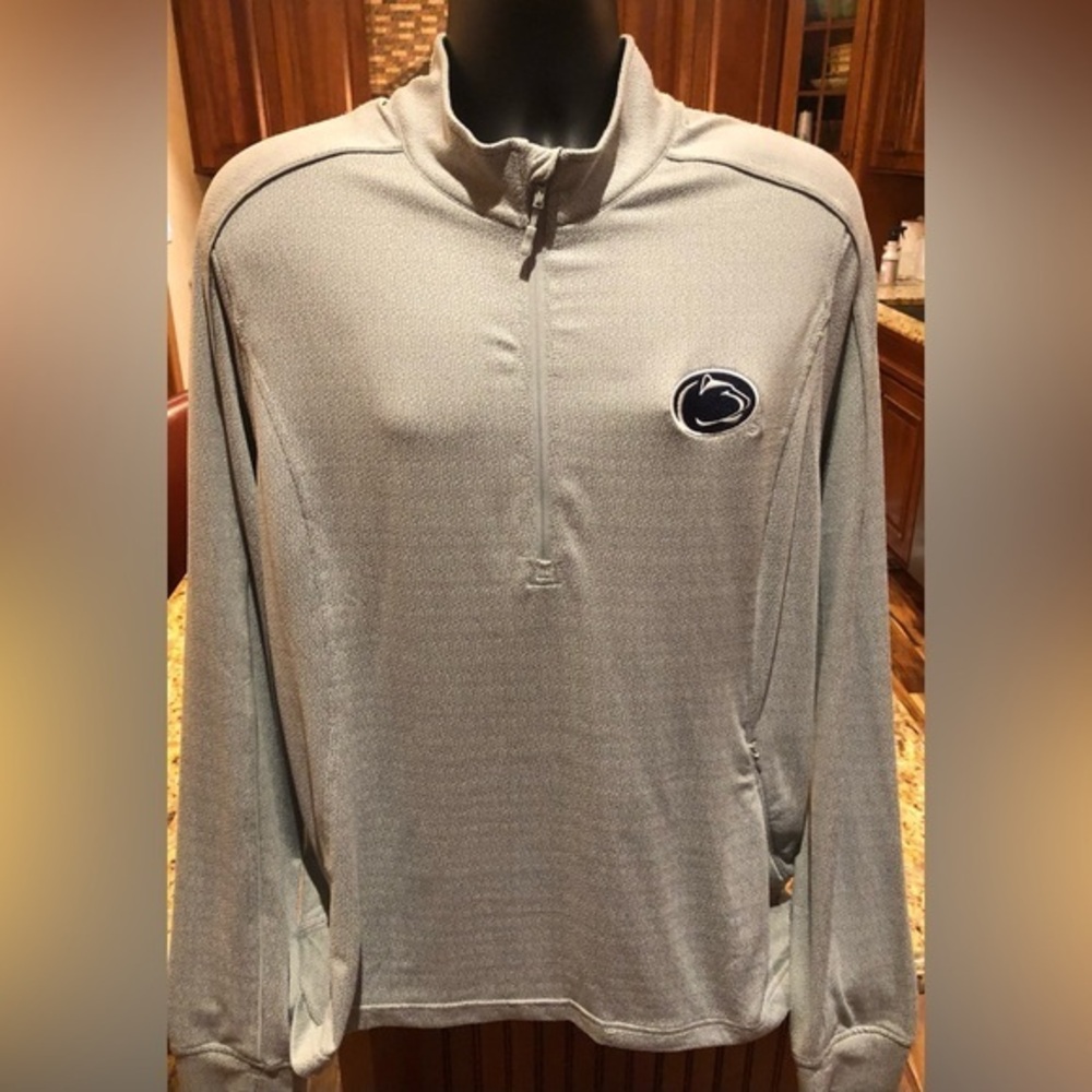 Penn State men’s 1/2 zip pullover. Sharp grey w/logo & zipper hand warm…